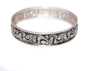 Bracelet manchette classique vintage en argent massif 925 oxydé, bijou de créateur pour anniversaire - Product Image 4