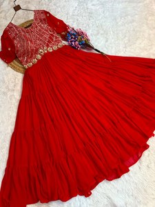 TENNECY Hermoso Conjunto de Pent y Dupatta con Diseño Moderno y Novedoso, Bordado Falso con Lentejuelas Zari, Reversible y de Secado Rápido para Mujer - Product Image 6
