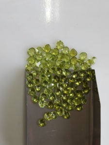 Péridot vert naturel 5MM taille cœur, pierre lâche de qualité supérieure pour la fabrication de bijoux - Product Image 4