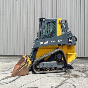 Chargeuse compacte sur chenilles Deere 325G haut de gamme offrant une traction supérieure, une maniabilité précise et des performances durables - Product Image 3