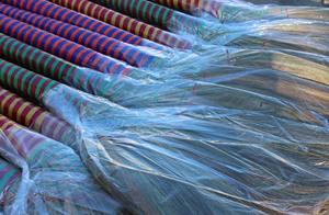 Balai en herbe de tigre à long manche souple, fabrication vietnamienne, vente en gros pour outils de nettoyage domestique, prix abordable, exportation mondiale - Product Image 2