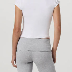 Camiseta de Cuello Redondo para Mujer, Diseño Elegante, Tela Suave y Transpirable, Diseño Básico Informal, Corte Ajustado para Mayor Comodidad, con Logotipo - Product Image 5