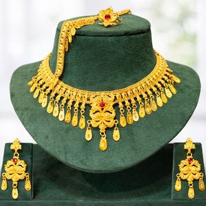 Ensemble de bijoux vintage plaqué or 24 carats, collier, boucles d'oreilles, peignes, broches, Comores - Product Image 3