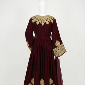 Vestido largo afgano de lujo con corpiño de terciopelo premium, intrincado bordado con hilo dorado y amplio vuelo circular. - Product Image 1