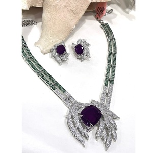 Conjunto de collar y aretes de circonita plateada de calidad premium, moderno y elegante, para compromiso, boda, fiesta, colección. - Product Image 1