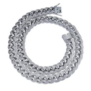 Cadena de Eslabones Cubanos con Diamantes Moissanite VVS de Calidad Premium, Chapada en Oro Blanco, Disponible para Exportación - Product Image 2