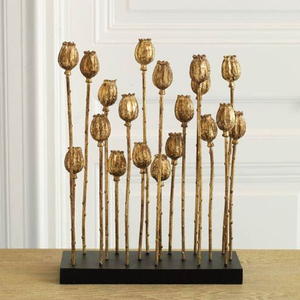 Candélabre en métal doré vintage à motifs floraux, avec des branches superposées de feuilles et de fleurs, disponible à prix de gros. - Product Image 4