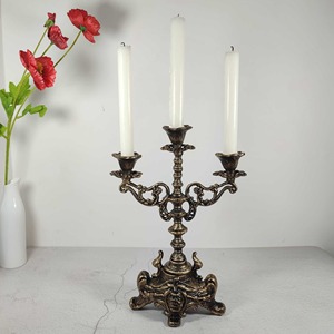 Ensemble de porte-bougies vintage en forme de couronne – Accent décoratif élégant pour une décoration intérieure de luxe - Product Image 3