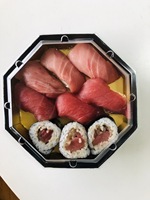 Boîte à sushi octangle en papier japonais magnifique récipient alimentaire en or noir jetable boîte à bento de livraison à emporter pour restaurant