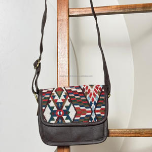 2025 alta calidad hecho a mano Kilim patrón cuero Sling Bag correa ajustable Crossbody bolso de viaje estilo Tribal monedero para mujer - Product Image 3