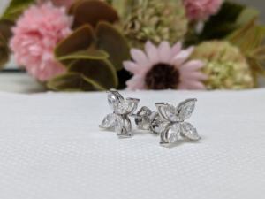 Pendientes con forma de flor y circonitas moissanita de 2 quilates, corte marquesa, con cierre a presión, para mujer, en oro blanco macizo de 14 quilates. - Product Image 3