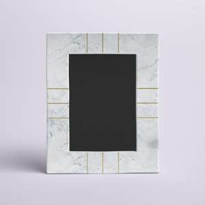 Cadre photo en résine blanche avec lignes dorées - Product Image 1