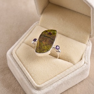 Bague en Opale Verte et Amétrine, Argentée, avec Pierres Allongées et Accents Violets, Sertie en Sceau, Bijou Tendance pour Femme, Style Bohème, Idéale pour les Fêtes - Product Image 5