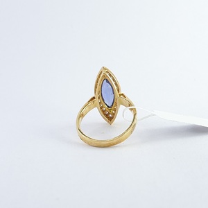 Bague fine en or jaune 18 carats pour femme, saphir bleu, design moderne et élégant, bijoux de créateur, cadeau de mariage, accessoire de mode, luxe - Product Image 5
