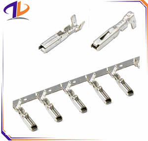 173630-1 Terminal de sertissage automobile femelle compatible 1,8 mm, plaqué étain, 24-22 AWG pour faisceau de câbles - Product Image 1