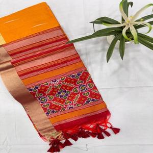 Sari en soie brute Khadi doux VASTRA COTTAGE avec pallu Meena Patola coloré, tissage Ikat, bordure Zari et pièce de blouse contrastante - Product Image 5