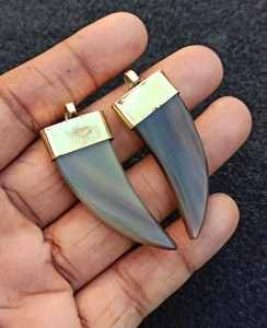 Colgante de Cuerno de Búfalo Pulido, Ecológico, Accesorio de Moda de Cuerno Natural, Elaborado por Artesanos Expertos para una Elegancia Duradera - Product Image 2
