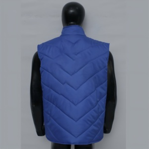 Chaleco acolchado sin mangas para hombre de alta calidad, diseñado para brindar calidez, comodidad y estilo. Hecho con aislamiento ligero. - Product Image 5