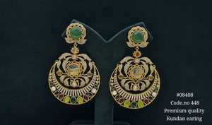Boucles d'oreilles pendantes Kundan plaquées or avec pierres multicolores, style chandelier, en laiton, bijoux ethniques pour femmes, pour fêtes et mariages. - Product Image 6