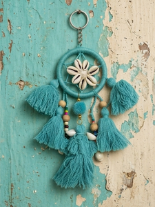 Porte-clés attrape-rêves turquoise avec pompons et pendentif décoratif en forme de fleur de coquillage - Product Image 4