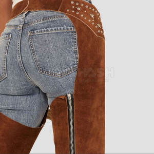 Pantalones de cuero de gamuza con diseño flexible para una fácil movilidad y comodidad - Product Image 2