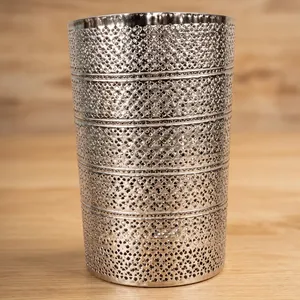 Bougie cylindrique en métal avec motif étoile découpé pour la décoration de la maison - Product Image 6
