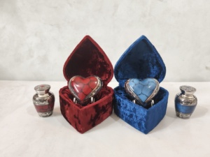 Red Fire Brass Engraved Heart <b>Keepsake</b> Pet Cremation Urn with Stand European Style Eco-Friendly Ashes <b>Memorial</b> - Product Image 4