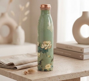 Botella de Agua de Cobre Puro con Diseño Floral de Loto, a Prueba de Fugas, Ayurvédica, Reutilizable y Ecológica - Product Image 1