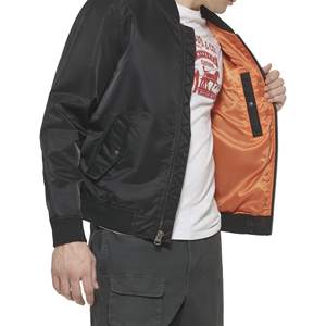 แจ็คเก็ตซาตินพรีเมียมสำหรับฤดูหนาว พร้อมดีไซน์แบบวาร์ซิตี้ตามสั่ง กันน้ำและเป็นมิตรกับสิ่งแวดล้อม โลโก้ด้านหน้า ทรงเข้ารูป สไตล์บอมเบอร์ - Product Image 3