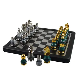 Nouveau thème, jeu d'échecs, nouveaux Designs de finition brillantes, décor coloré et plaqué, jeu en bois