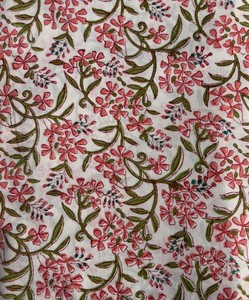 Tela de Algodón con Estampado Floral Rosa, Base Blanca, Textil Estampado a Mano con Bloques Indios - Product Image 3