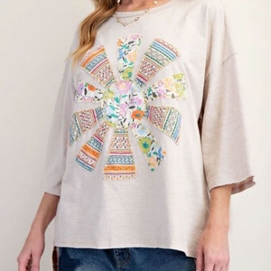 Nouveaux vêtements de mode Boutique Collections perlé brodé oiseau et palmier Design blanc coton T-Shirt Artisan Fashion Top - Product Image 4