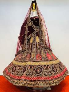 Lehenga nupcial de terciopelo de tendencia con espejo completo y diseño de estrella dorada de trabajo Jarkan, estilo pesado, Dupatta y blusa larga más exigente - Product Image 2