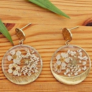 Pendientes Delicados de Resina con Flores Secas, Redondos, Dorados, Modernos, Glaseados, Hechos a Mano, Inspirados en la Naturaleza, Joyería de Diseño, Regalo para Mujer, Artesanía - Product Image 1