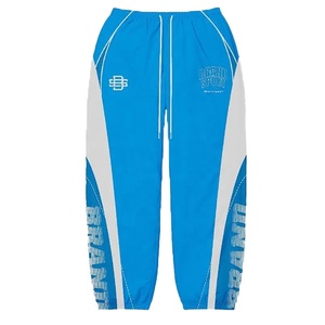 Ensemble coupe-vent d'hiver personnalisé pour homme 2026 avec bandes latérales grises et imprimé lettres, séchage rapide, en polyester et nylon tricoté - Product Image 4
