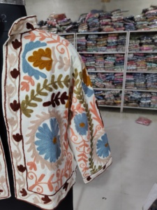 Chaqueta Acolchada de Terciopelo Estilo Bohemio con Bordado a Mano, Patrón de Patchwork, Cuello Mandarín, Manga Larga, Ropa Exterior Casual de Otoño para Mujer - Product Image 3
