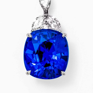 Exclusivo Collar de Oro Blanco de 14K con Zafiro de 44.20ct y Diamantes Cultivados en Laboratorio, Diseñado para Trajes de Novia y Eventos de Alta Gama - Product Image 4