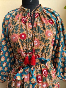 เดรสยาวลายดอกพิมพ์บล็อกผ้าฝ้ายคอวีแขนยาวสำหรับผู้หญิงไซส์พลัส ดีไซน์หรูหรา ราคาโรงงาน - Product Image 3