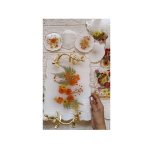 Plateau de service de cuisine en résine fait main avec un élégant motif marbré pour un usage quotidien à la maison et en restaurant - Product Image 1