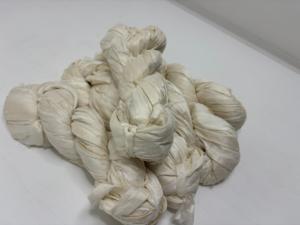 Ruban en soie de sari recyclée pour la teinture, le tissage, la fabrication de bijoux, l'artisanat textile, les pompons, l'emballage cadeau et la décoration artisanale de la maison - Product Image 5
