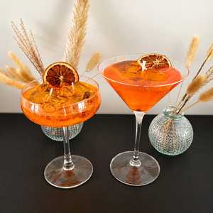 Velas Decorativas Hechas a Mano con Forma de Copa de Martini, Vela Aromática con Adorno de Frutas Realistas - Product Image 1