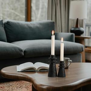 Ensemble de bougeoirs coniques modernes en aluminium moulé noir, style brutaliste, faits à la main, en métal texturé rustique, pour la décoration de table à la maison - Product Image 4