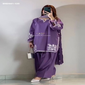 Fournisseur indien de costumes Salwar-Kameez et ensembles Dupatta en coton romain brodé, prêts à porter, de couleur violette, à prix de gros. - Product Image 1