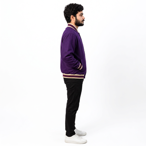 Veste varsity vintage sur mesure en gros avec doublure en polaire et patchs personnalisés, coupe classique pour les marques de streetwear américaines - Product Image 4