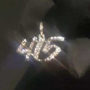 เครื่องทดสอบผ่านเพชรแบบกำหนดเอง VVS Moissanite จี้ตัวอักษรตัวเลขสำหรับผู้ชาย925กระโดดจี้เพชรเย็นสีเงิน - Product Image 1