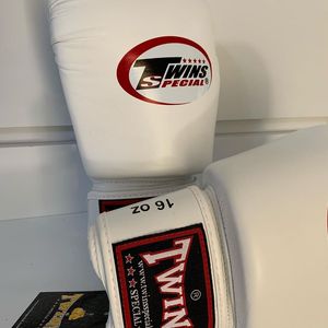 Gants de kick-boxing TWINS personnalisables de haute qualité, en cuir PU, avec rembourrage épais, respirants, couleur et logo personnalisés, unisexe - Product Image 6