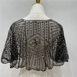 Cape d'épaule de luxe argentée, perlée à la main, avec longues franges à pampilles et broderies complexes, pour scène nuptiale ou stylisation mode - Product Image 6