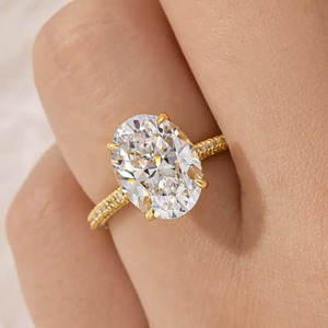 Bague de fiançailles classique en moissanite 925, taille ovale 4,25 carats (9*12mm), halo caché, en argent sterling plaqué or jaune, pierre blanche - Product Image 4