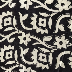 Tela de Algodón Estampada a Mano en Blanco y Negro – Tela de Algodón Indio con Diseño Floral para Prendas de Vestir y Textiles al por Mayor - Product Image 1