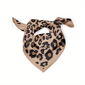 Foulard carré en soie à thème Halloween effrayant, léger, doux et respirant, cache-cheveux et cache-cou pour femme adulte, prix usine de gros - Product Image 1